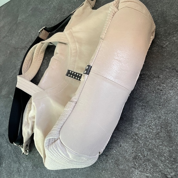 Alain Manoukian leather tote, two-way, satchel and cross-body, shoulder bag. - Picture 5 of 16